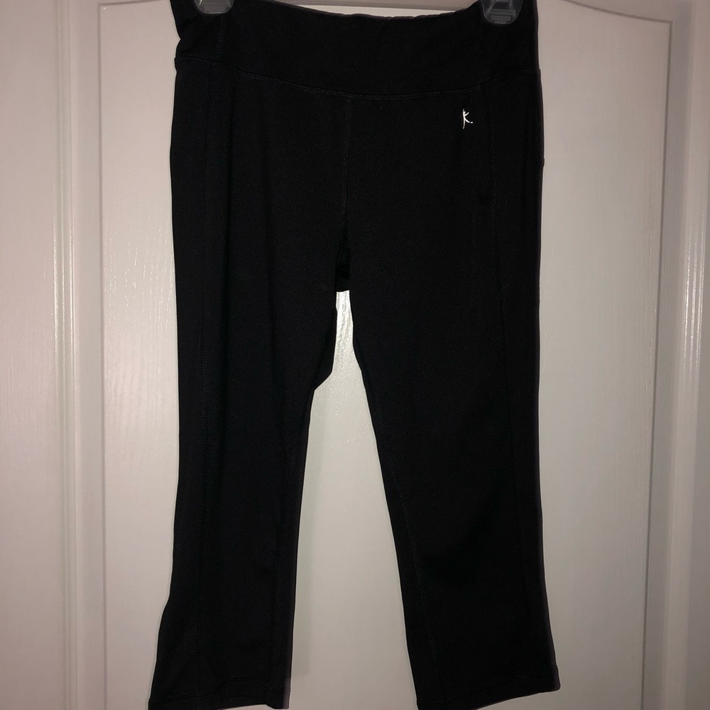 Black capri leggings